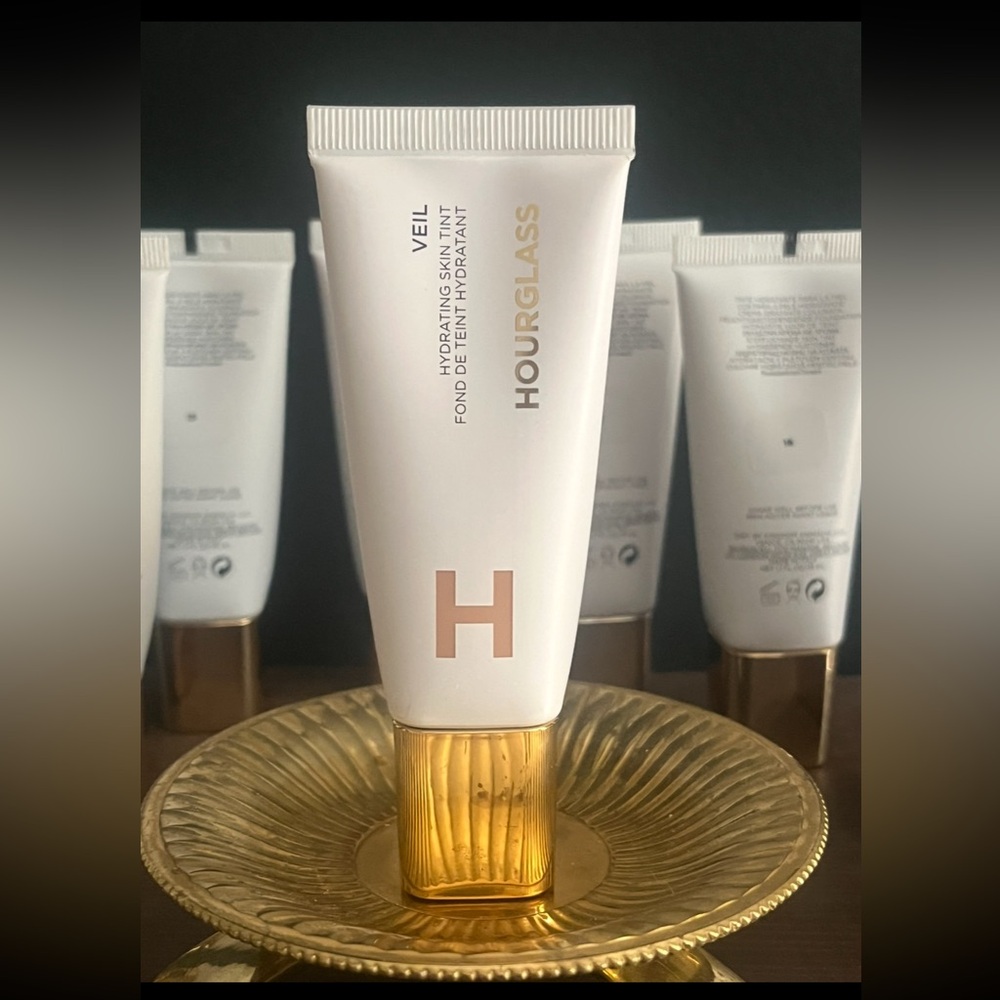 Hourglass Veil Hydrating Skin Tint in White and Gold